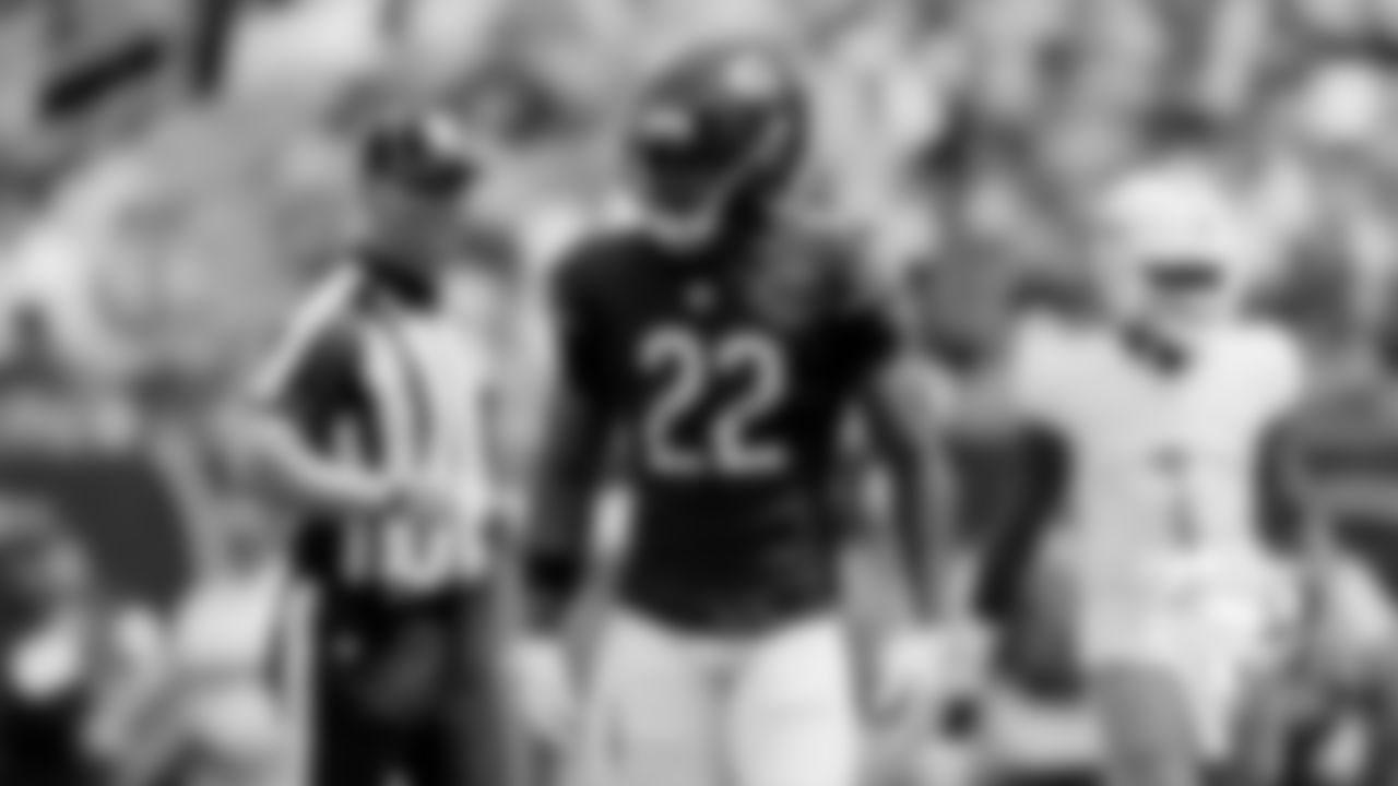 DB Elijah Hicks | #22