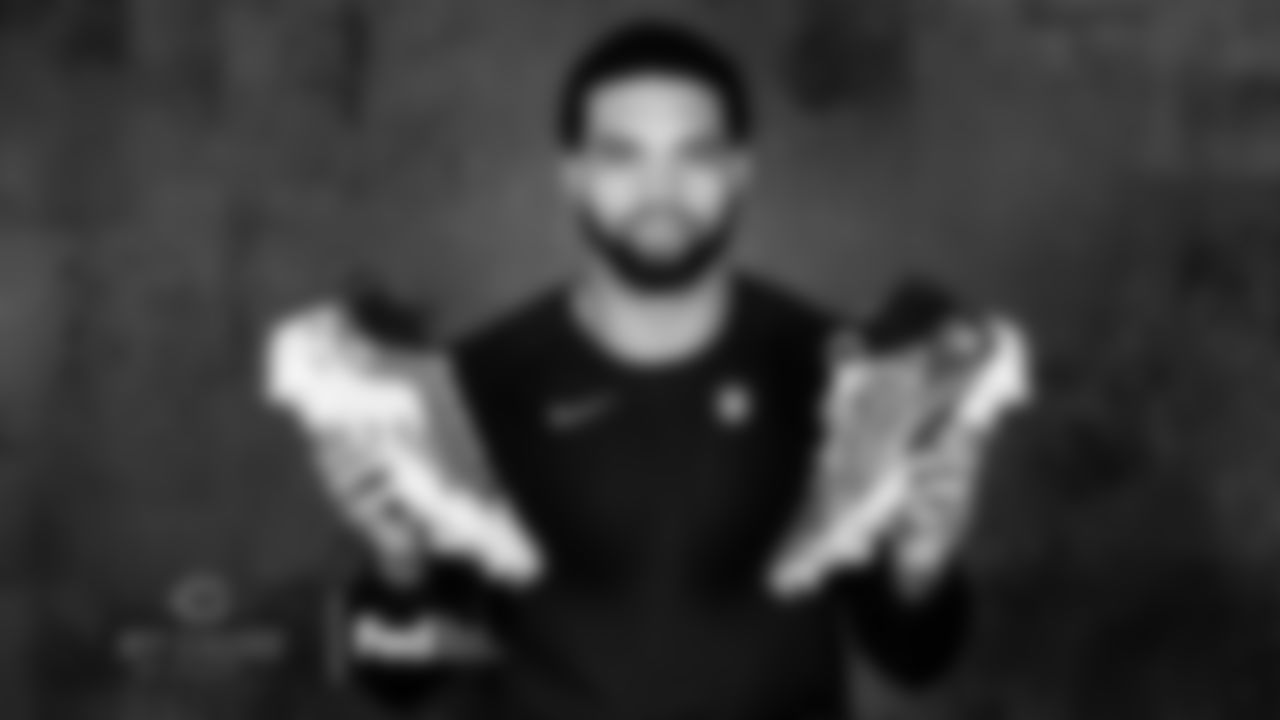 QB Caleb Williams

Caleb Cares Foundation