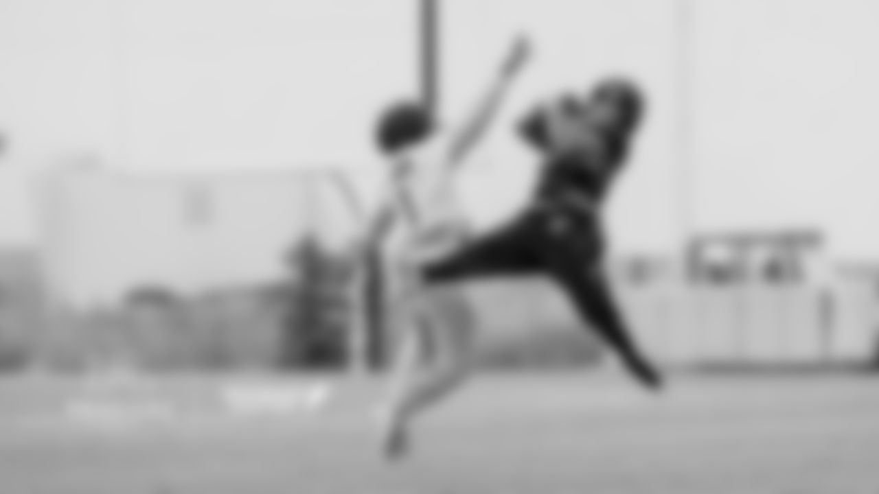 Chicago Bears players and coaches on the field for practice at Halas Hall, Thursday, January 1, 2026, in Lake Forest, Illinois.