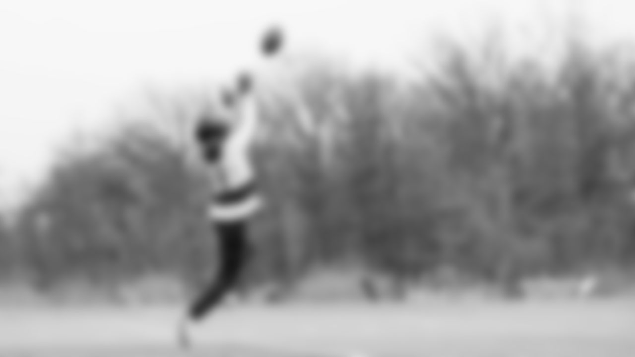 Chicago Bears players and coaches on the field for practice at Halas Hall, Thursday, January 1, 2026, in Lake Forest, Illinois.