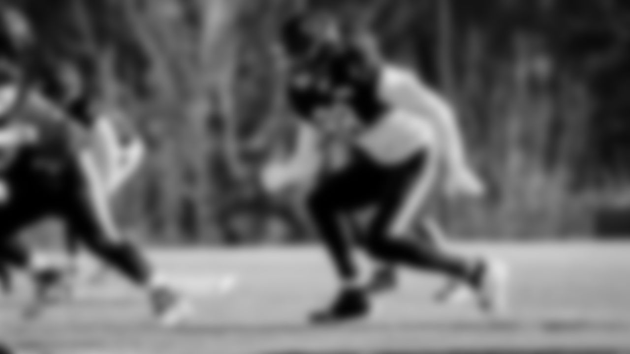 Chicago Bears players and coaches on the field for practice at Halas Hall, Tuesday, December 23, 2025, in Lake Forest, Illinois.