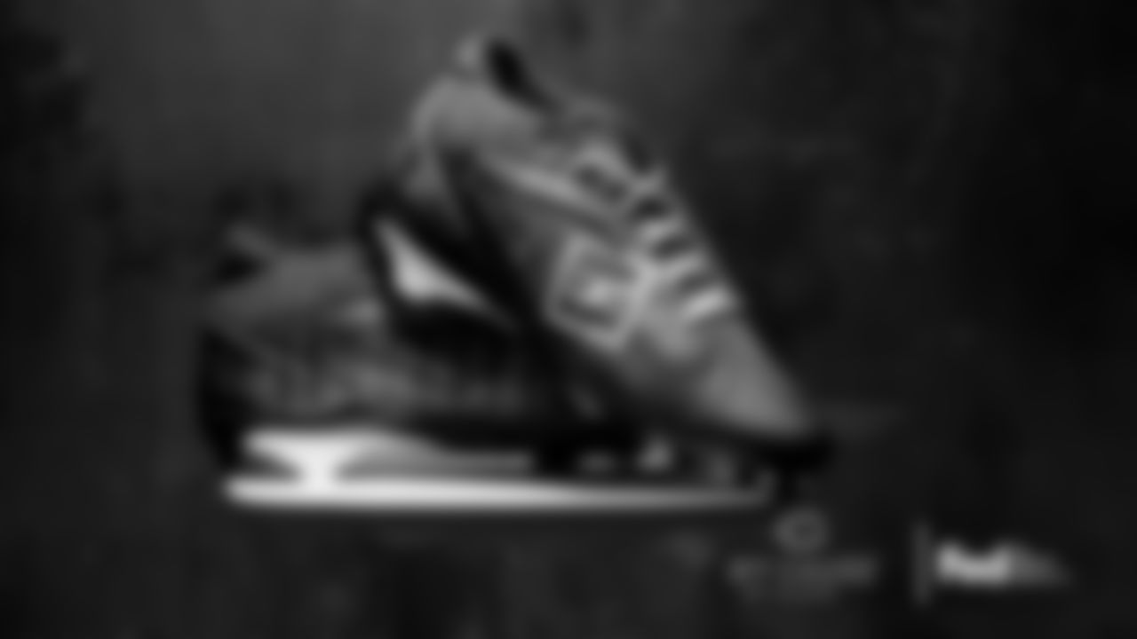 DL Montez Sweat

Crushers Club