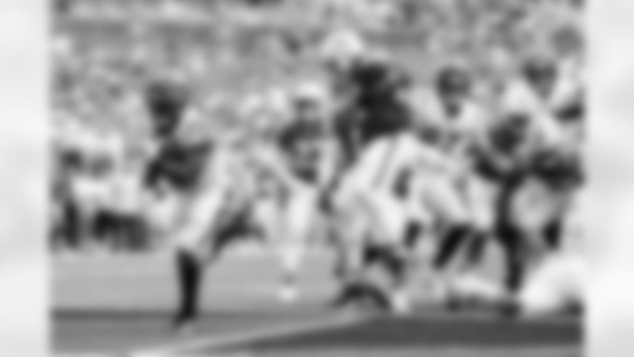 RB Samaje Perine scores during Week 16 against the Miami Dolphins at Hard Rock Stadium, Sunday, Dec. 21, 2025.