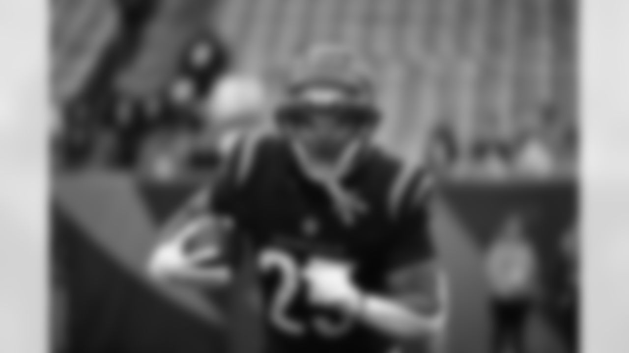 RB Tahj Brooks warms up ahead of Week 17 against the Arizona Cardinals, Sunday, Dec. 28, 2025.