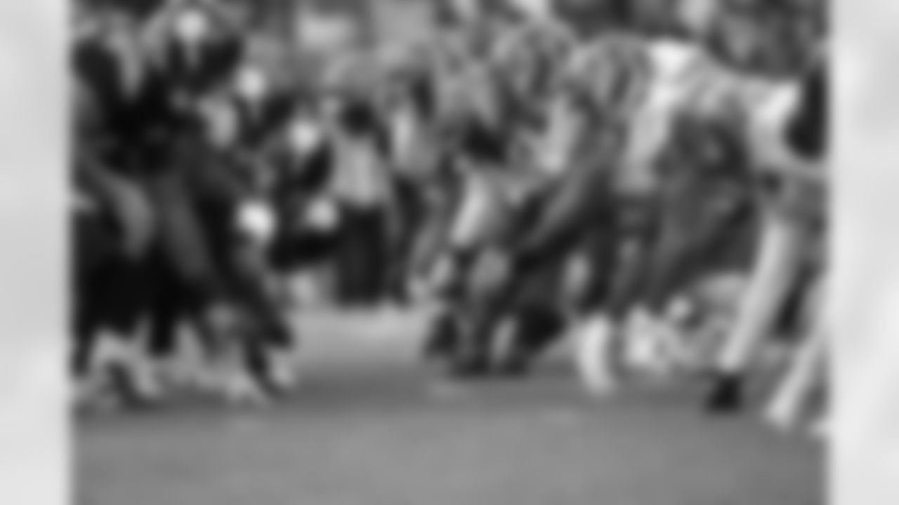 The Bengals line up for a snap during Week 11 against the Steelers in Pittsburgh, Sunday, Nov. 16, 2025.