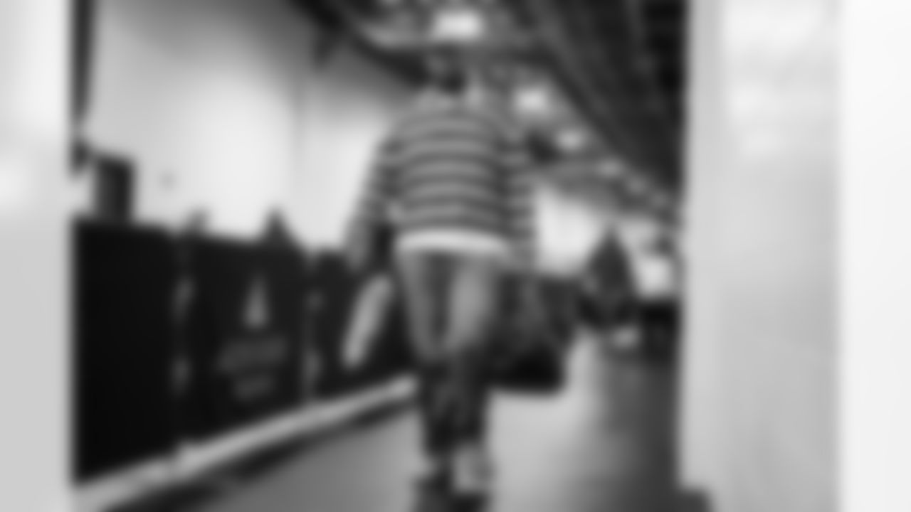 OT Orlando Brown Jr. arrives at Acrisure Stadium ahead of Week 11 against the Steelers in Pittsburgh, Sunday, Nov. 16, 2025.