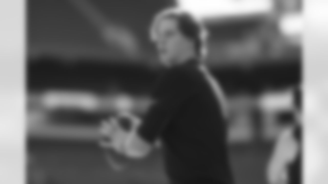 QB Joe Burrow warms up at Hard Rock Stadium ahead of Week 16 against the Miami Dolphins, Sunday, Dec. 21, 2025.