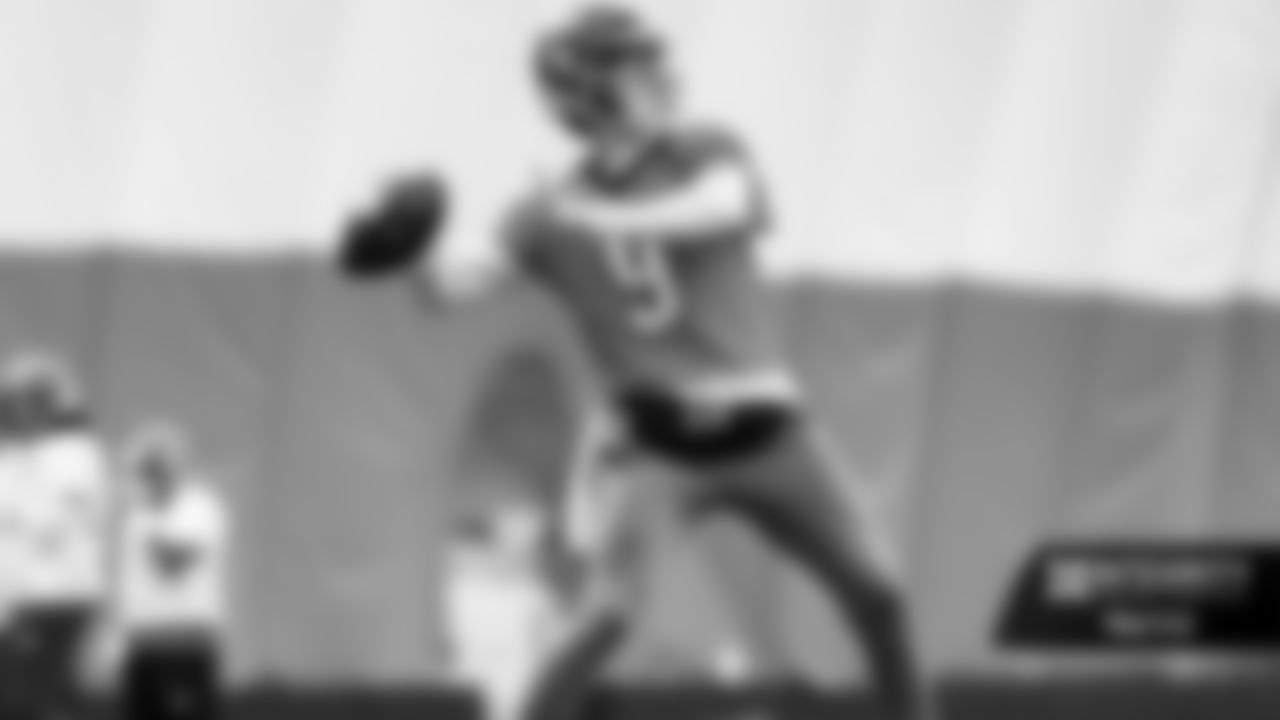 QB Joe Burrow throws the ball during practice at IEL Indoor Facility, Tuesday, Nov. 25, 2025.