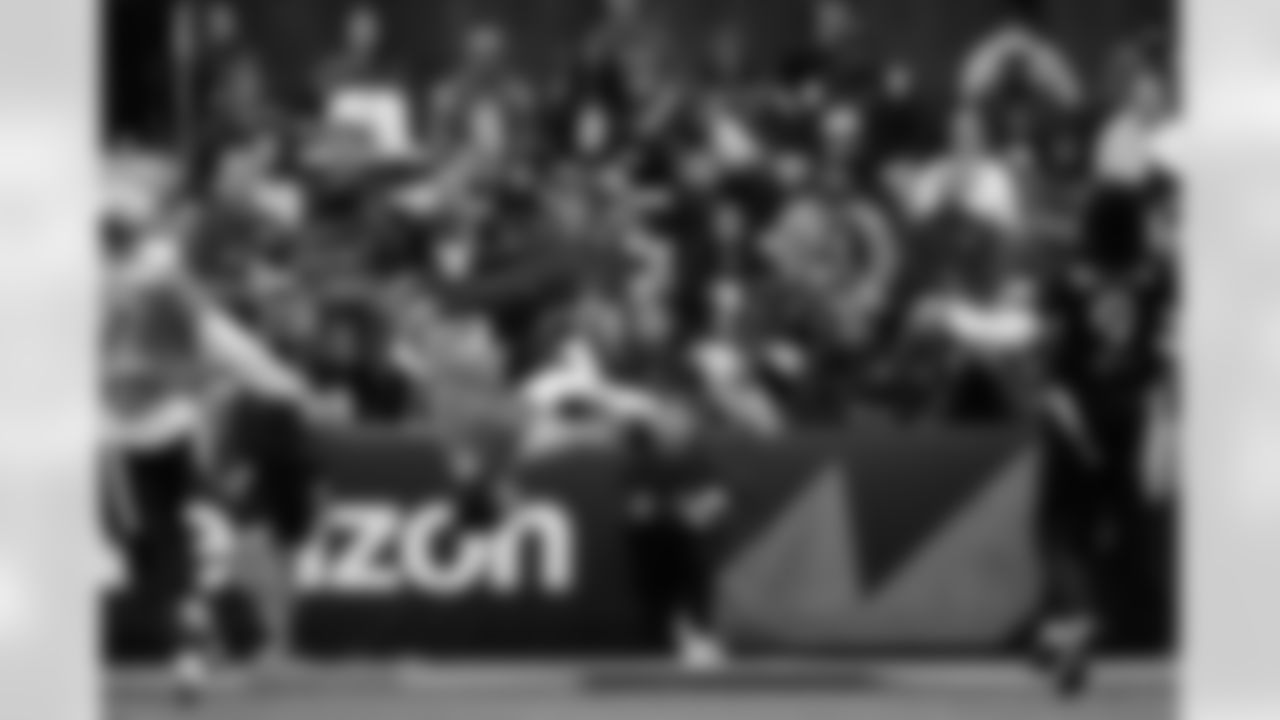 AFC wide receiver Ja'Marr Chase (1), of the Cincinnati Bengals, scores a touchdown against the NFC during the first half of the NFL Pro Bowl football game, Tuesday, Feb. 3, 2026, in San Francisco.