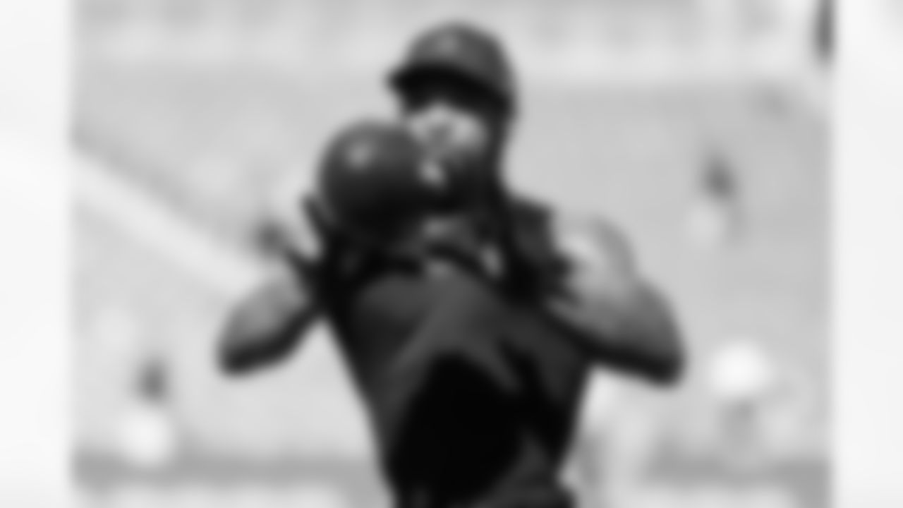 WR Ja'Marr Chase warms up at Hard Rock Stadium ahead of Week 16 against the Miami Dolphins, Sunday, Dec. 21, 2025.