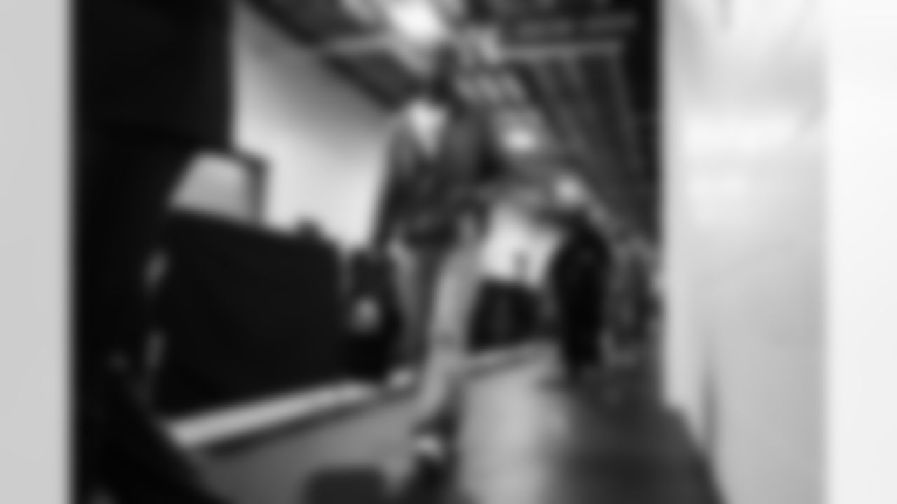 S Jordan Battle arrives at Acrisure Stadium ahead of Week 11 against the Steelers in Pittsburgh, Sunday, Nov. 16, 2025.