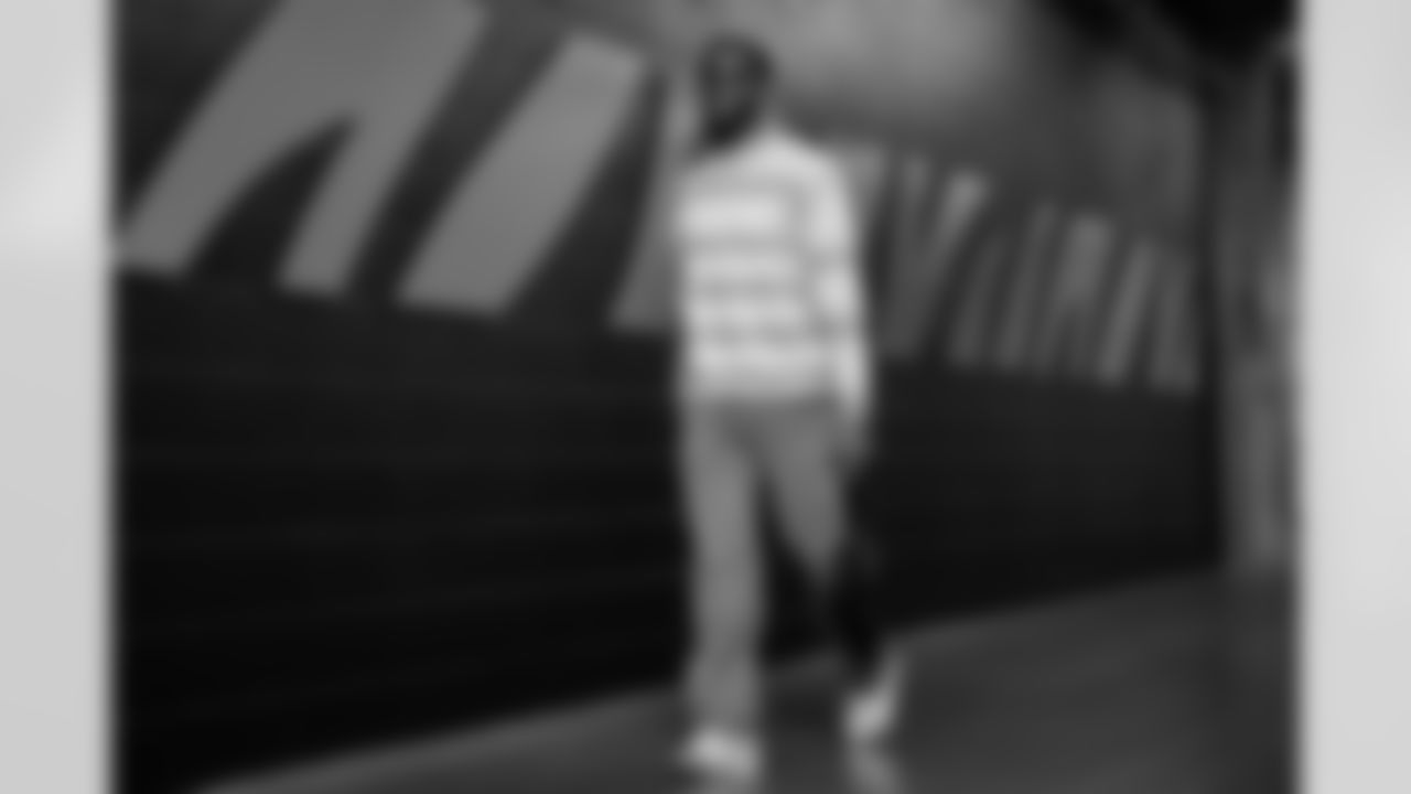 CB Dax Hill arrives at Paycor Stadium ahead of Week 9 against the Chicago Bears, Sunday, Nov. 2, 2025.