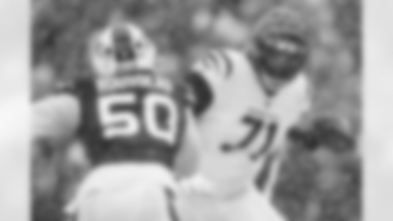 OT Amarius Mims blocks during Week 14 against the Buffalo Bills, Sunday, Dec. 7, 2025.