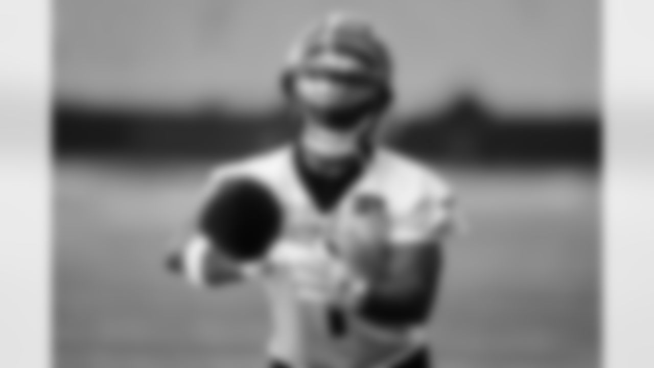 WR Ja'Marr Chase looks in a pass during practice at IEL Indoor Facility, Tuesday, Nov. 25, 2025.