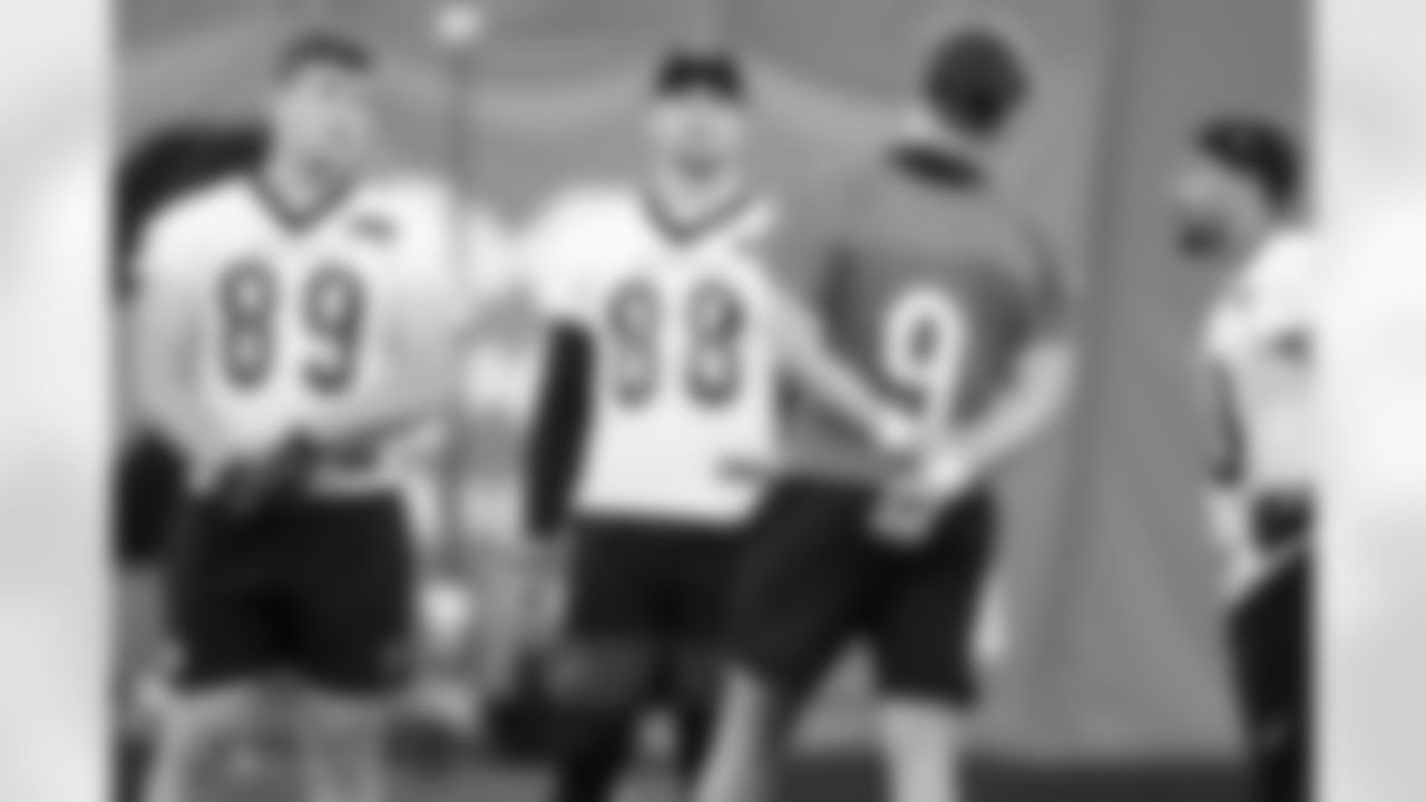 QB Joe Burrow huddles with RB Chase Brown and TEs Mike Gesicki and Drew Sample during Phase Two of offseason workouts at the IEL Indoor Practice Facility, Tuesday, May 20, 2025.