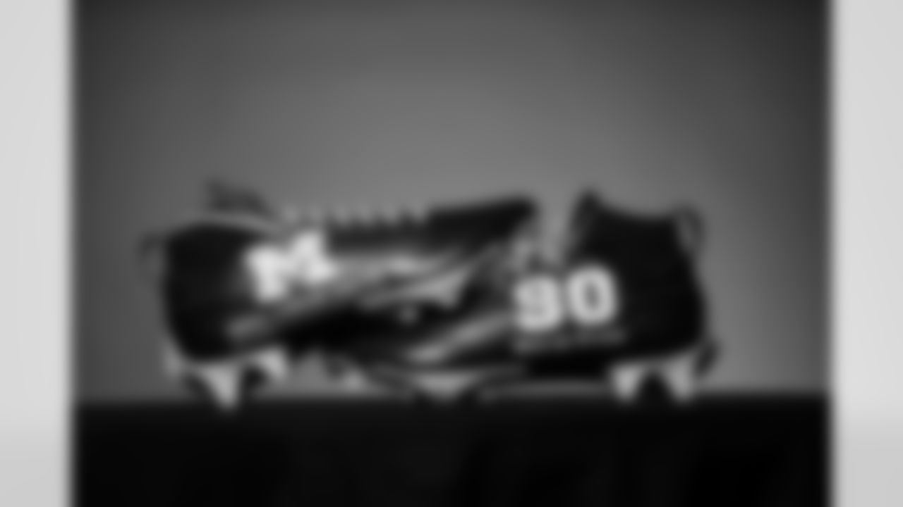 LS WIlliam Wagner's cleats for the 2025 MyCauseMyCleats game in Week 12 2025.