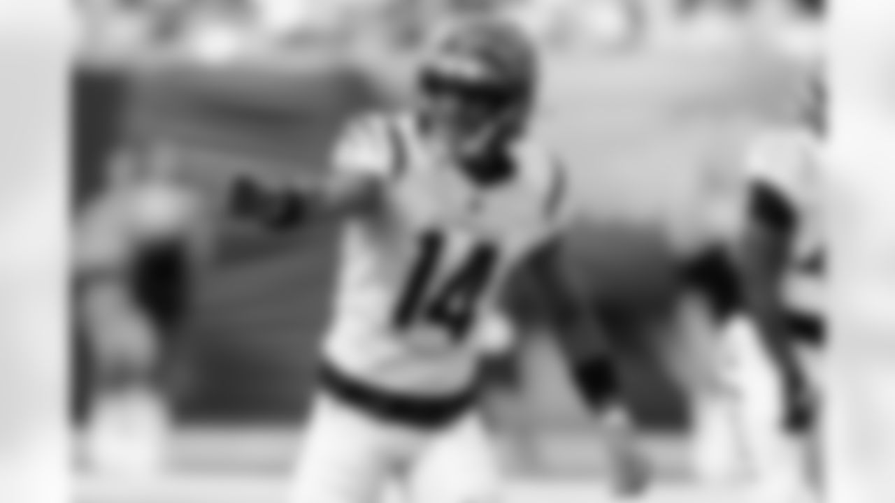 WR Jordan Moore