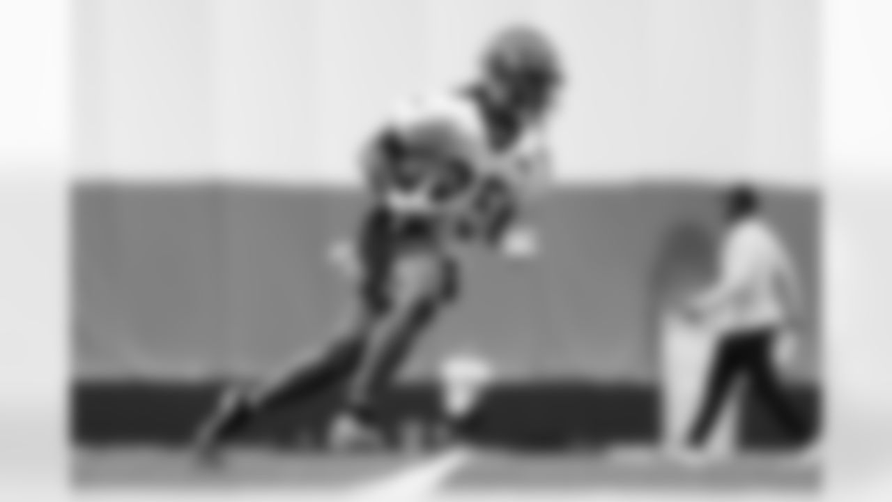 RB Tahj Brooks carries the ball during practice at the IEL Indoor Facility, Thursday, Sept. 25, 2025.