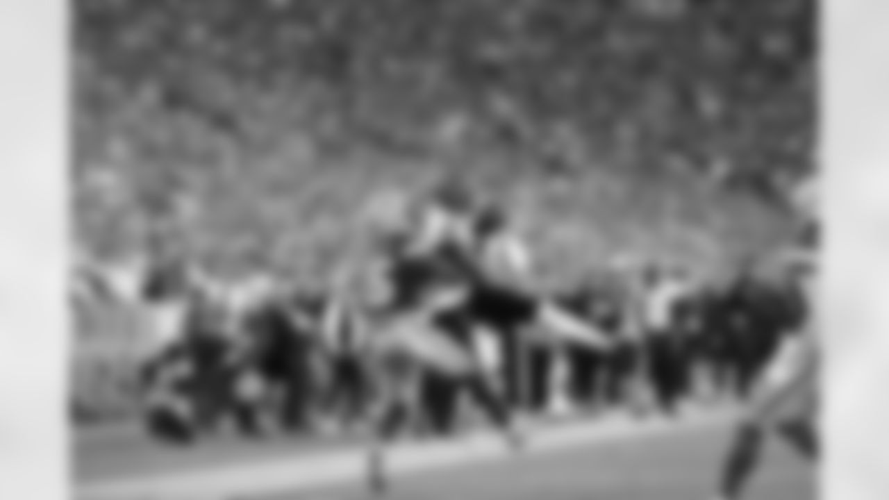 WR Ja'Marr Chase scores a fourth-quarter touchdown during Week 6 against the Packers in Green Bay, Sunday, Oct. 12, 2025.