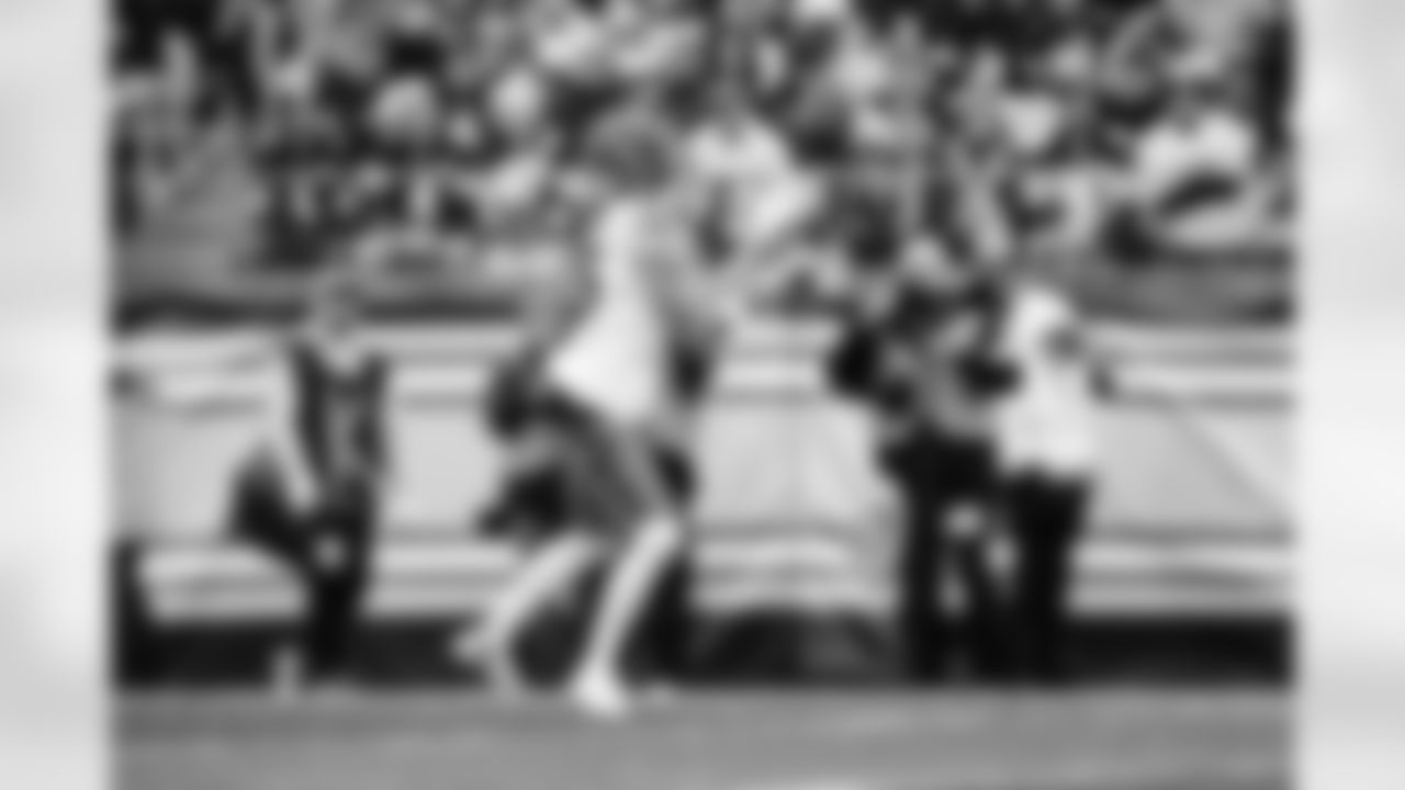 WR Charlie Jones returns a kick during Week 11 against the Steelers in Pittsburgh, Sunday, Nov. 16, 2025.