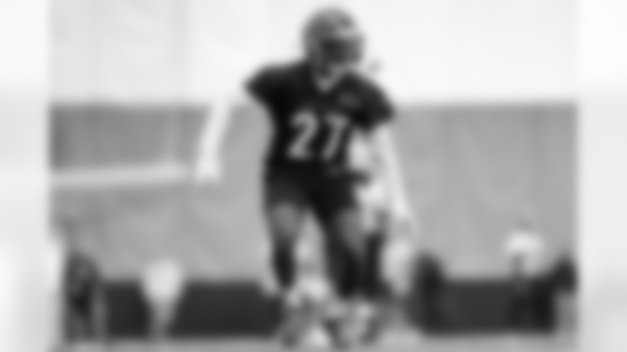 S Jordan Battle during practice at the IEL Indoor Facility, Thursday, Dec. 18, 2025.