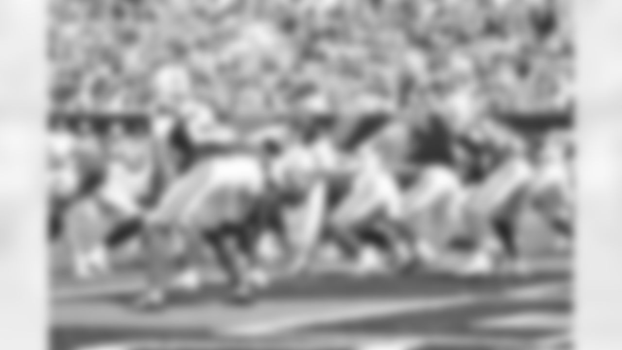 QB Desmond Ridder takes the snap during the Bengals Preseason Week 3 game against the Indianapolis Colts at Paycor Stadium, Saturday, Aug. 23, 2025.