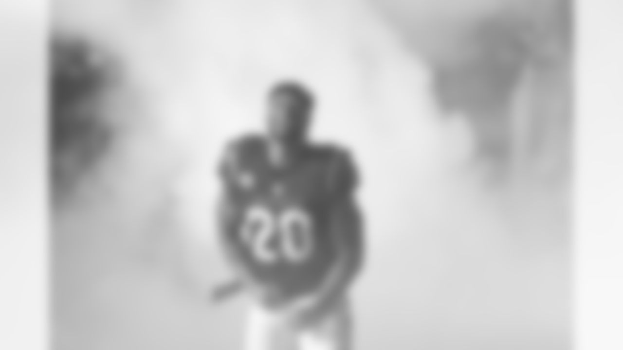 HB Joe Mixon runs onto the field during Sunday Night Football against the Buffalo Bills at Paycor Stadium in Week 9 of the 2023 season.