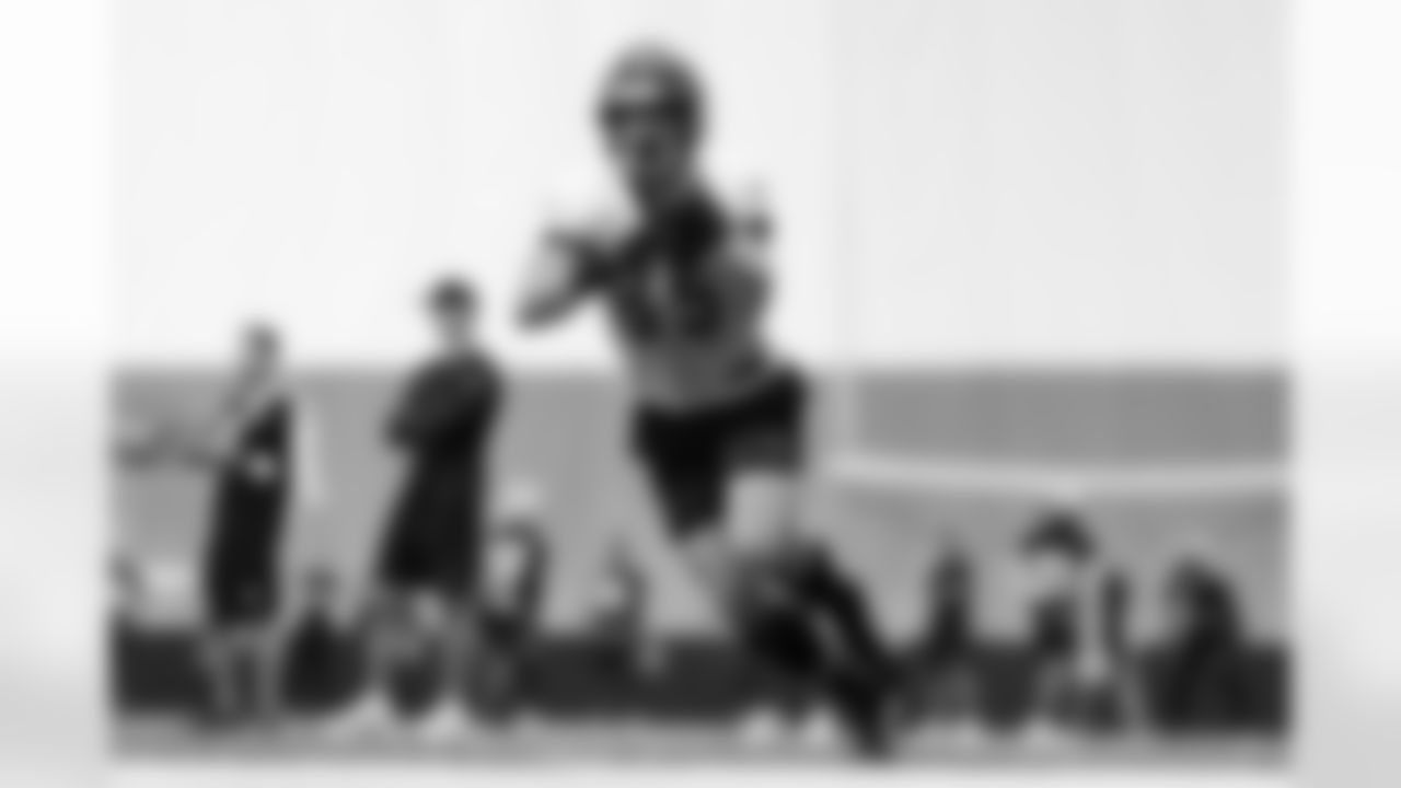 TE Drew Sample runs during practice at the IEL Indoor Facility, Thursday, Sept. 25, 2025.