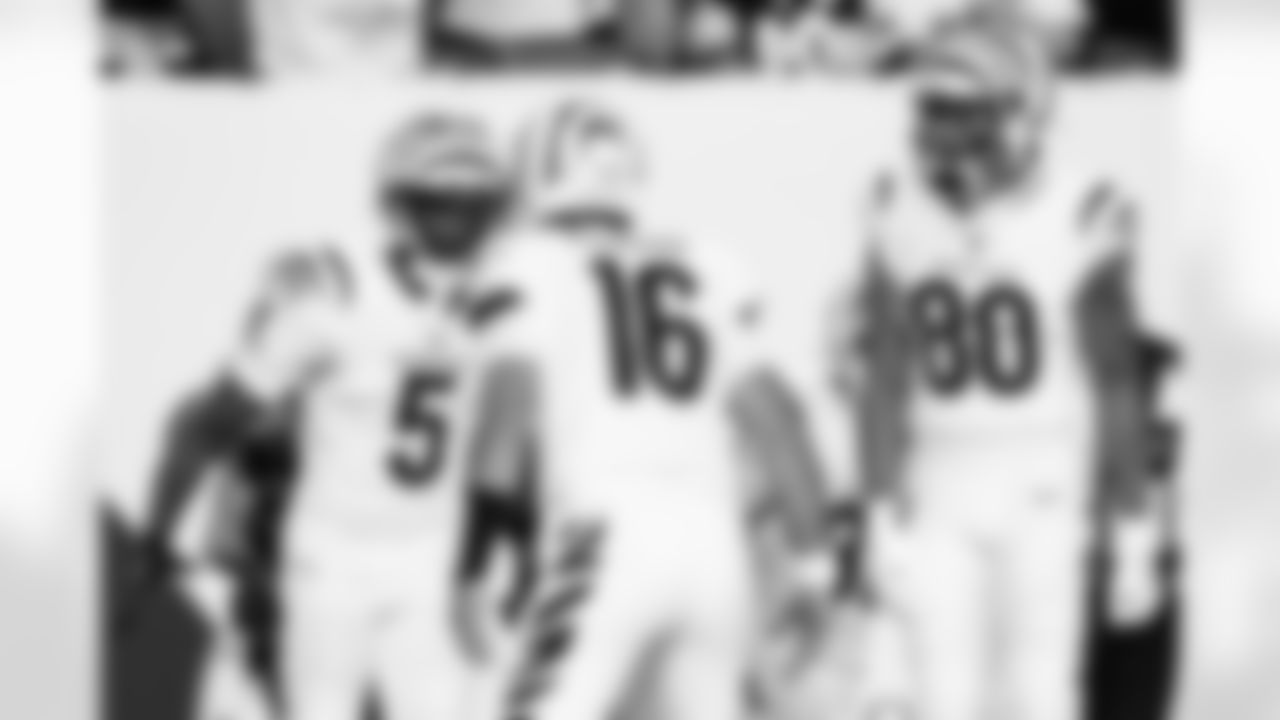 QB Joe Flacco and WR Tee Higgins celebrate a touchdown during Week 7 against the Pittsburgh Steelers at Paycor Stadium, Thursday, Oct. 16, 2025.