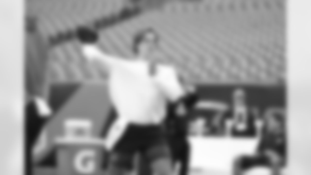 QB Joe Burrow warms up ahead of Week 17 against the Arizona Cardinals, Sunday, Dec. 28, 2025.