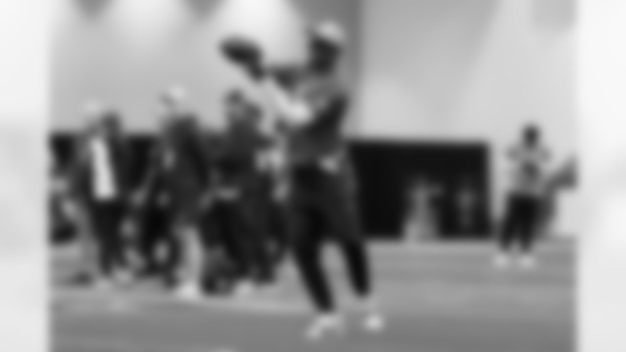 WR Tee Higgins catches a pass at the 2026 Pro Bowl Games practice, Sunday, Feb. 1, 2026.