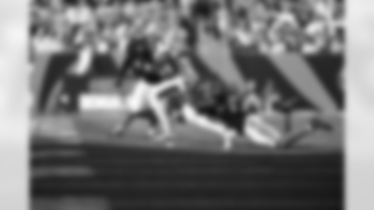 LB Barrett Carter makes a tackle during Week 12 against the New England Patriots at Paycor Stadium, Sunday, Nov. 23, 2025.