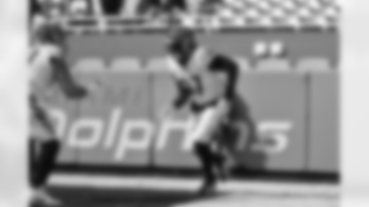 DE Shemar Stewart warms up at Hard Rock Stadium ahead of Week 16 against the Miami Dolphins, Sunday, Dec. 21, 2025.