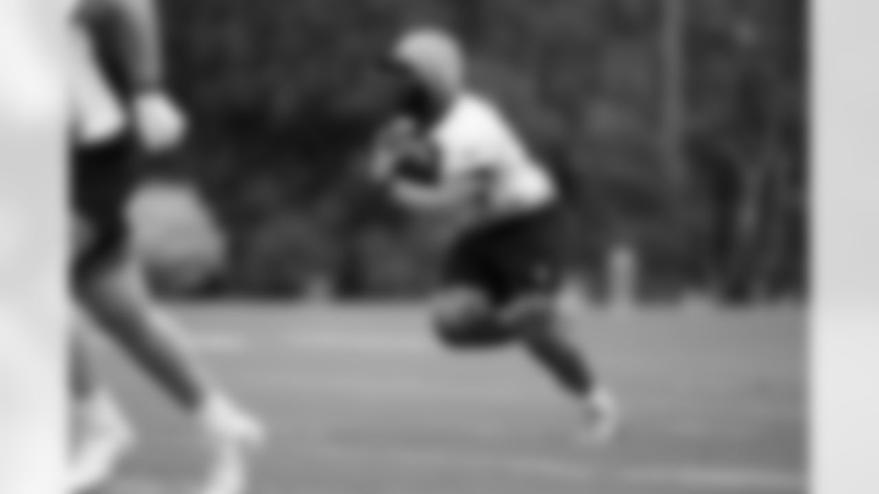 RB Samaje Perine carries the ball during phase two of offseason workouts at Kettering Health Practice Fields, Monday, May 5, 2025.