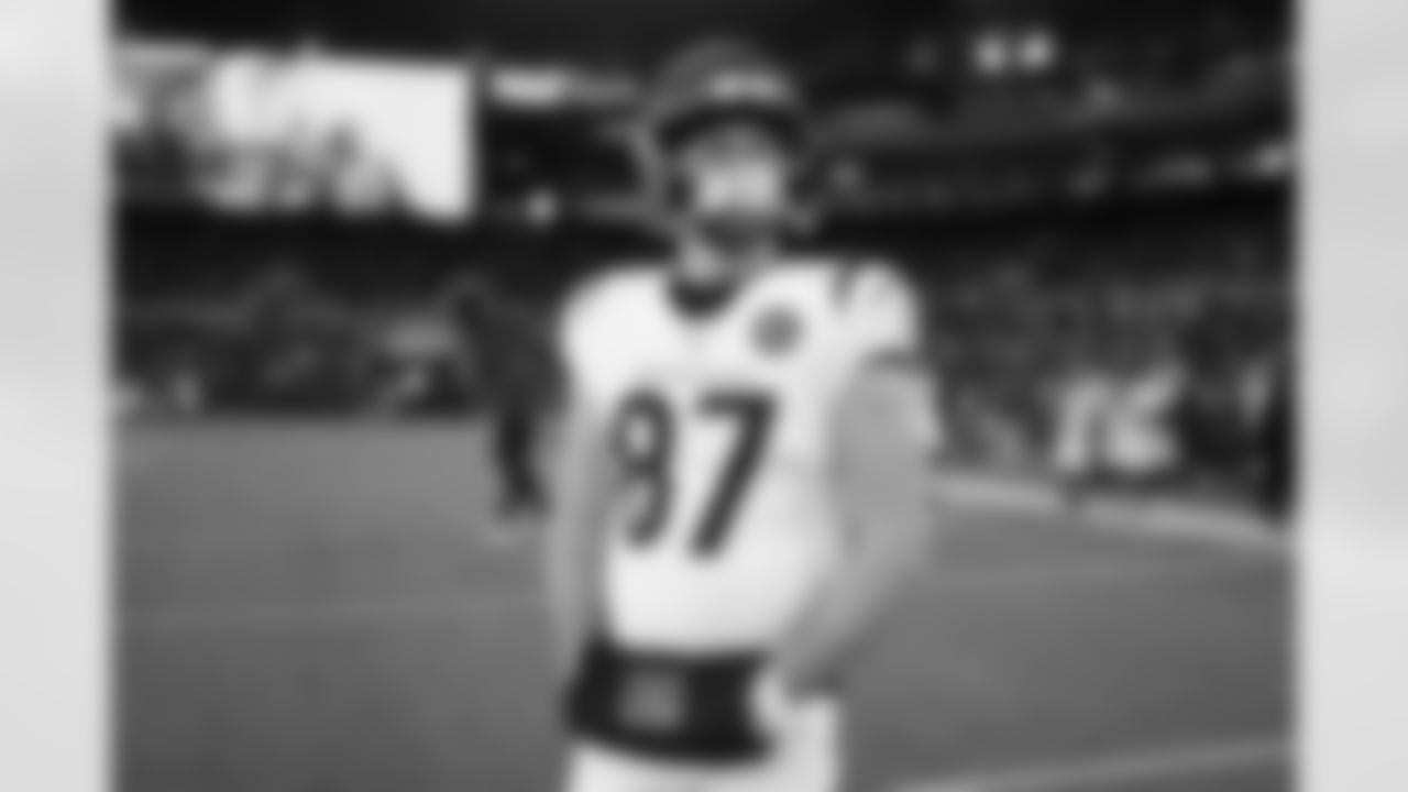 Cincinnati Bengals tight end Tanner Hudson (87) warms up before an NFL football game against the Baltimore Ravens on Thursday, November 27, 2025 in Baltimore, Maryland.