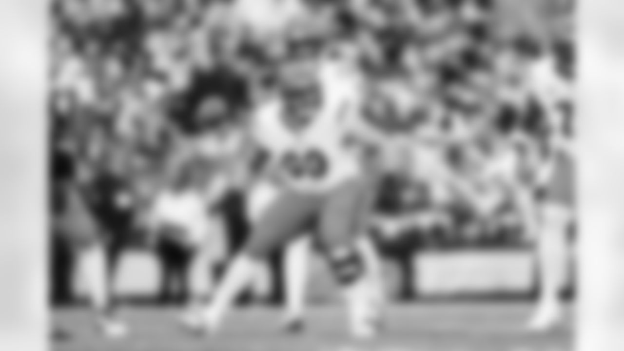 G Dylan Fairchild blocks during Week 11 against the Steelers in Pittsburgh, Sunday, Nov. 16, 2025.