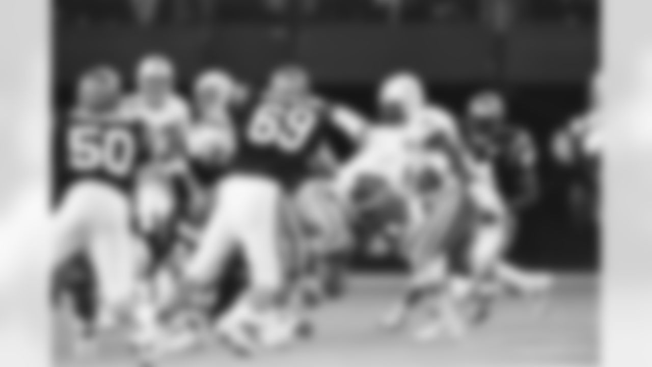 Miami Dolphins fullback Keith Byars (41) runs the ball during an NFL football game against the Cincinnati Bengals, Sunday, Oct. 2, 1994 in Cincinnati, Ohio. (Dave Cross/Miami Dolphins via AP)