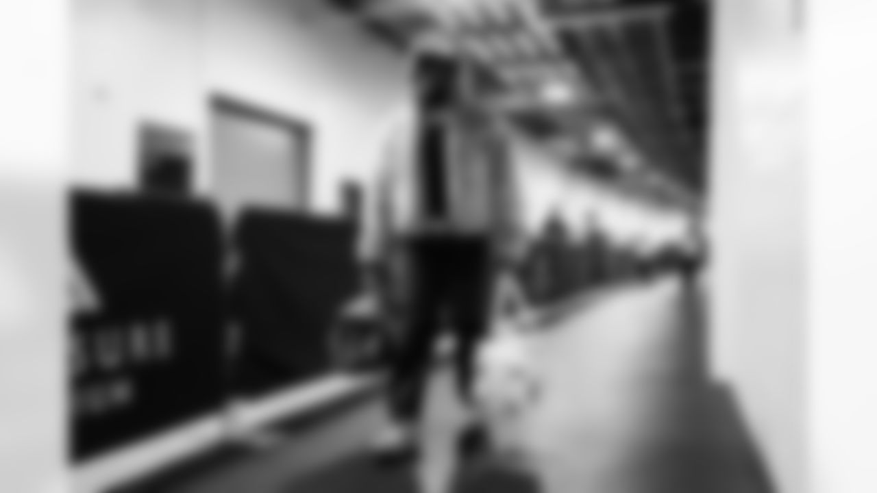 LB Demetrius Knight Jr. arrives at Acrisure Stadium ahead of Week 11 against the Steelers in Pittsburgh, Sunday, Nov. 16, 2025.