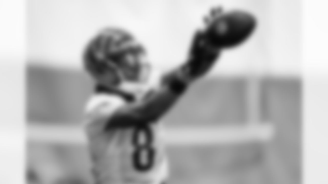 WR Mitch Tinsley during practice at IEL Indoor Facility, Tuesday, Nov. 25, 2025.