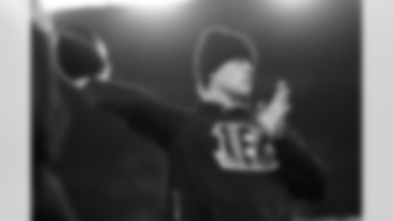 QB Joe Burrow warms up ahead of Week 13 against the Baltimore Ravens, Thursday, Nov. 27, 2025.