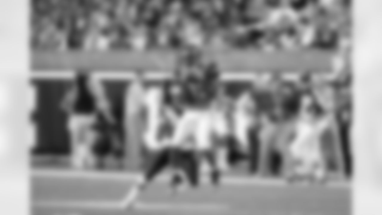 Antonio Chatman #83 of the Cincinnati Bengals catches a pass against the New England Patriots during an NFL football game on Oct. 1, 2007 in Cincinnati. The Patriots defeated the Bengals 34-13. (Joe Robbins via AP)