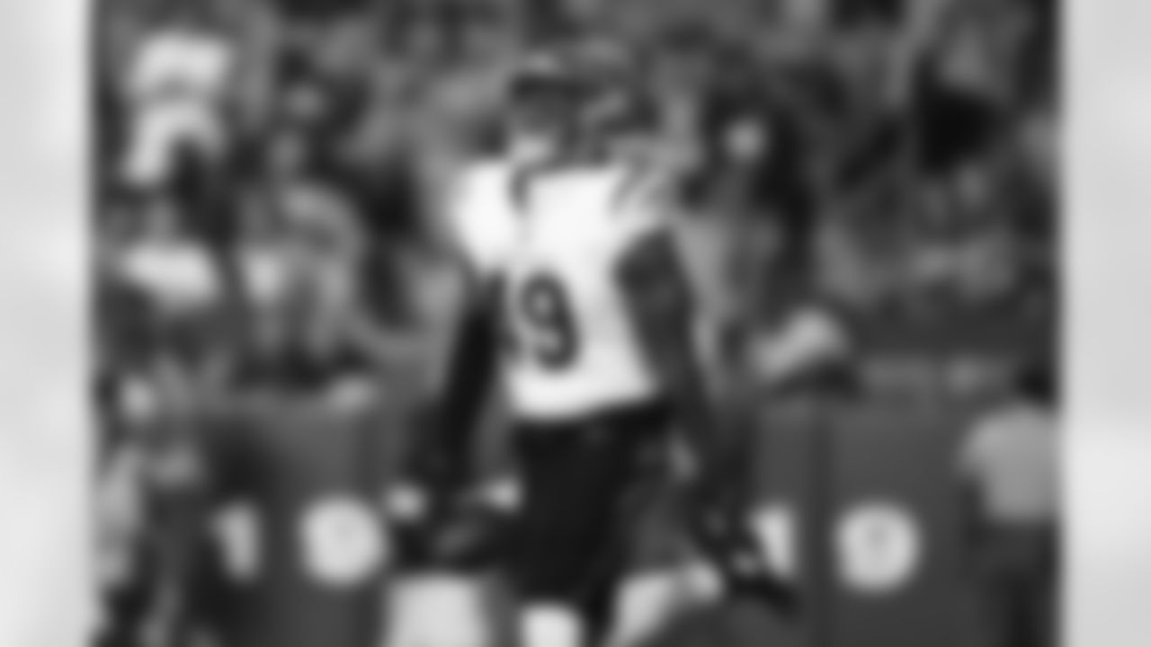 LB Barrett Carter celebrates an interception in the Preseason Week 2 game against the Washington Commanders, Monday, Aug. 18, 2025.