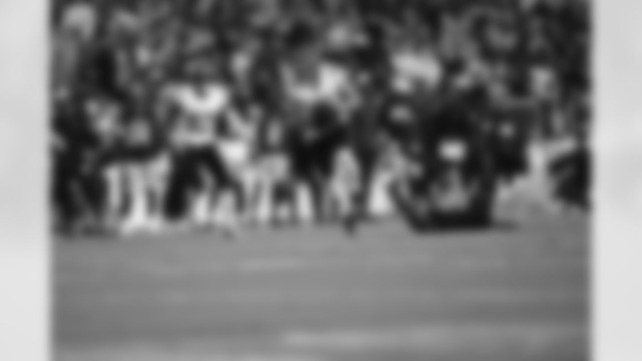 WR Charlie Jones catches a pass on fourth down in the Preseason Week 2 game against the Washington Commanders, Monday, Aug. 18, 2025.