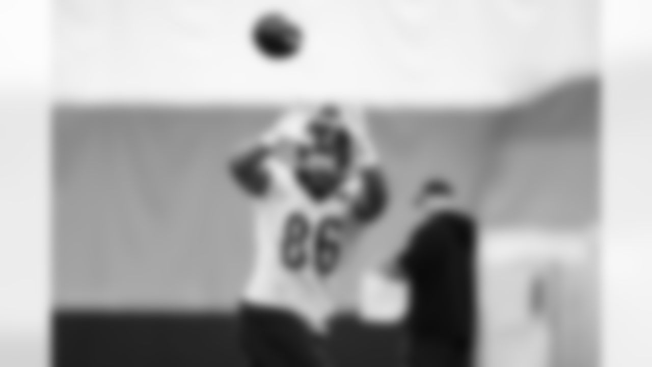 TE Noah Fant catches a pass during practice at IEL Indoor Facility, Tuesday, Nov. 25, 2025.