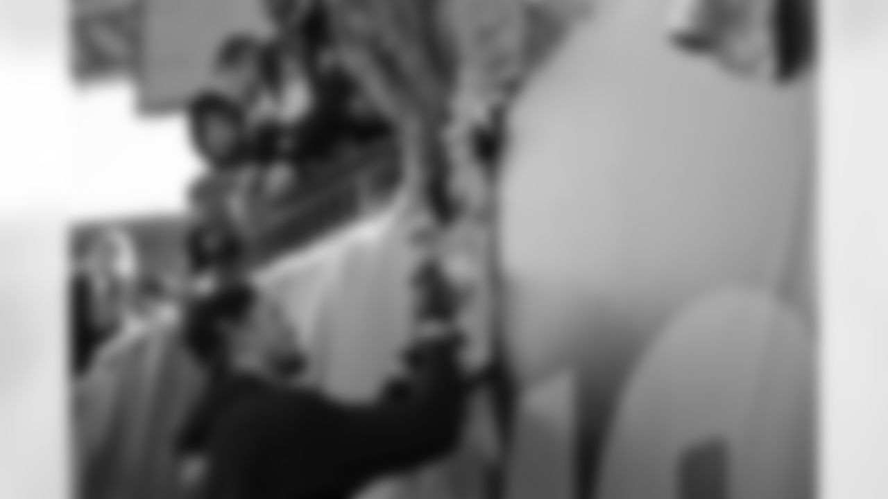 TE Mike Gesicki ahead of Week 18 against the Cleveland Browns, Sunday, Jan. 4, 2026.