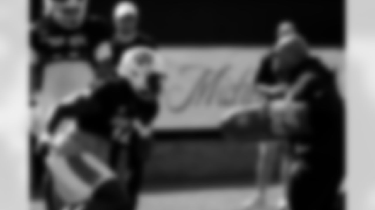 American team defensive lineman Shemar Stewart of Texas A&M (14) runs through drills during practice for the Senior Bowl NCAA college football game, Wednesday, Jan. 29, 2025, in Mobile, Ala. (AP Photo/Butch Dill)