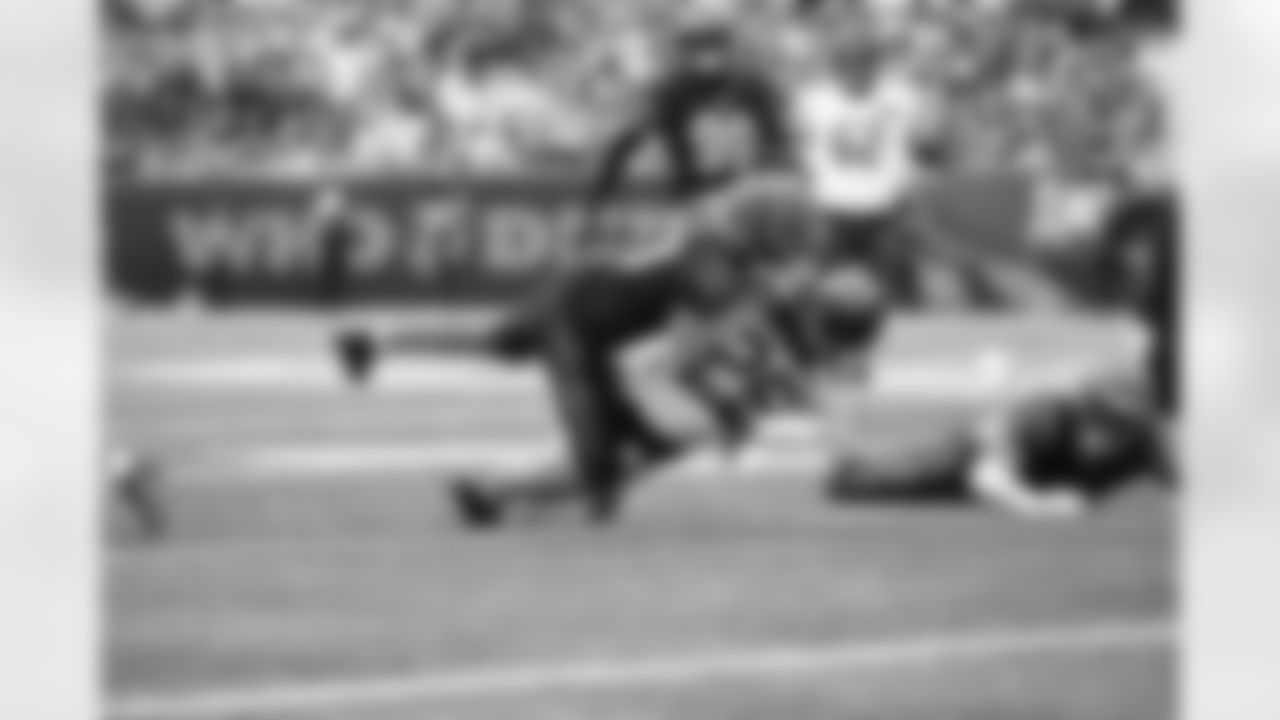 S Jordan Battle makes a tackle during Week 9 against the Chicago Bears at Paycor Stadium, Sunday, Nov. 2, 2025.