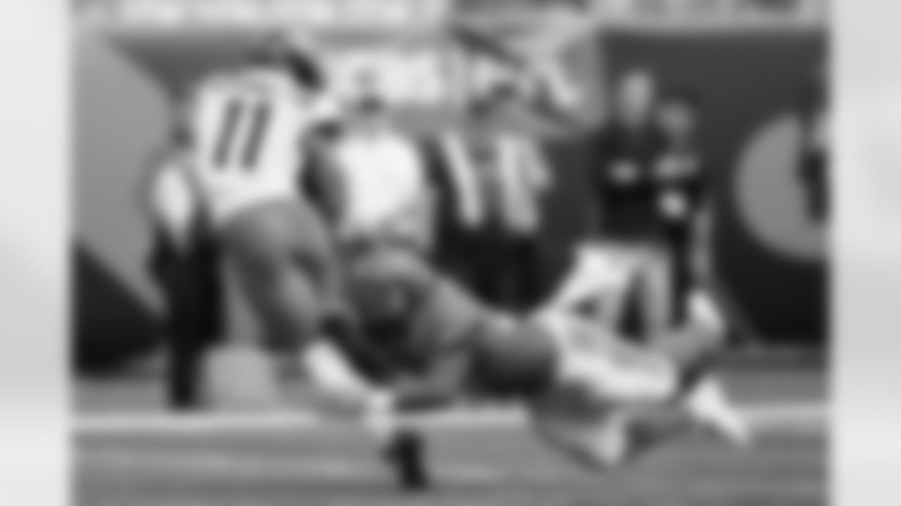 RB Tahj Brooks makes a tackle on special teams during the Bengals Week 2 game against the Jacksonville Jaguars, Sunday, Sept. 14, 2025.