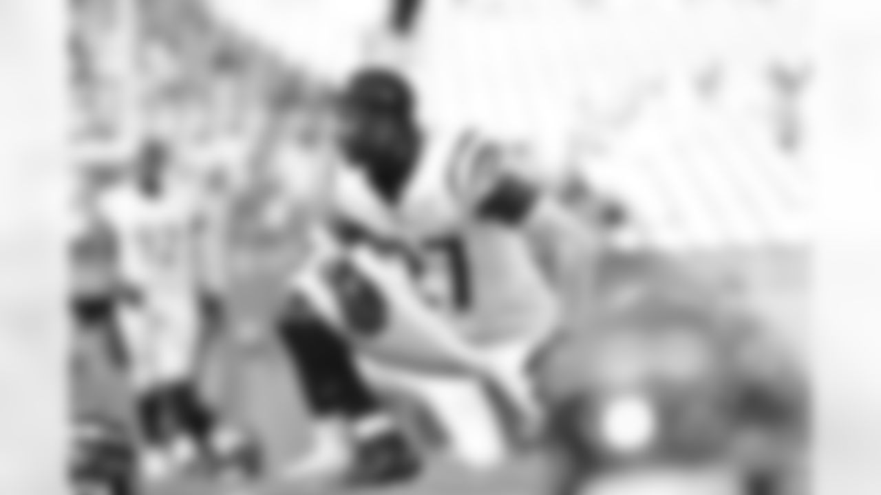 S Jordan Battle warms up at Hard Rock Stadium ahead of Week 16 against the Miami Dolphins, Sunday, Dec. 21, 2025.