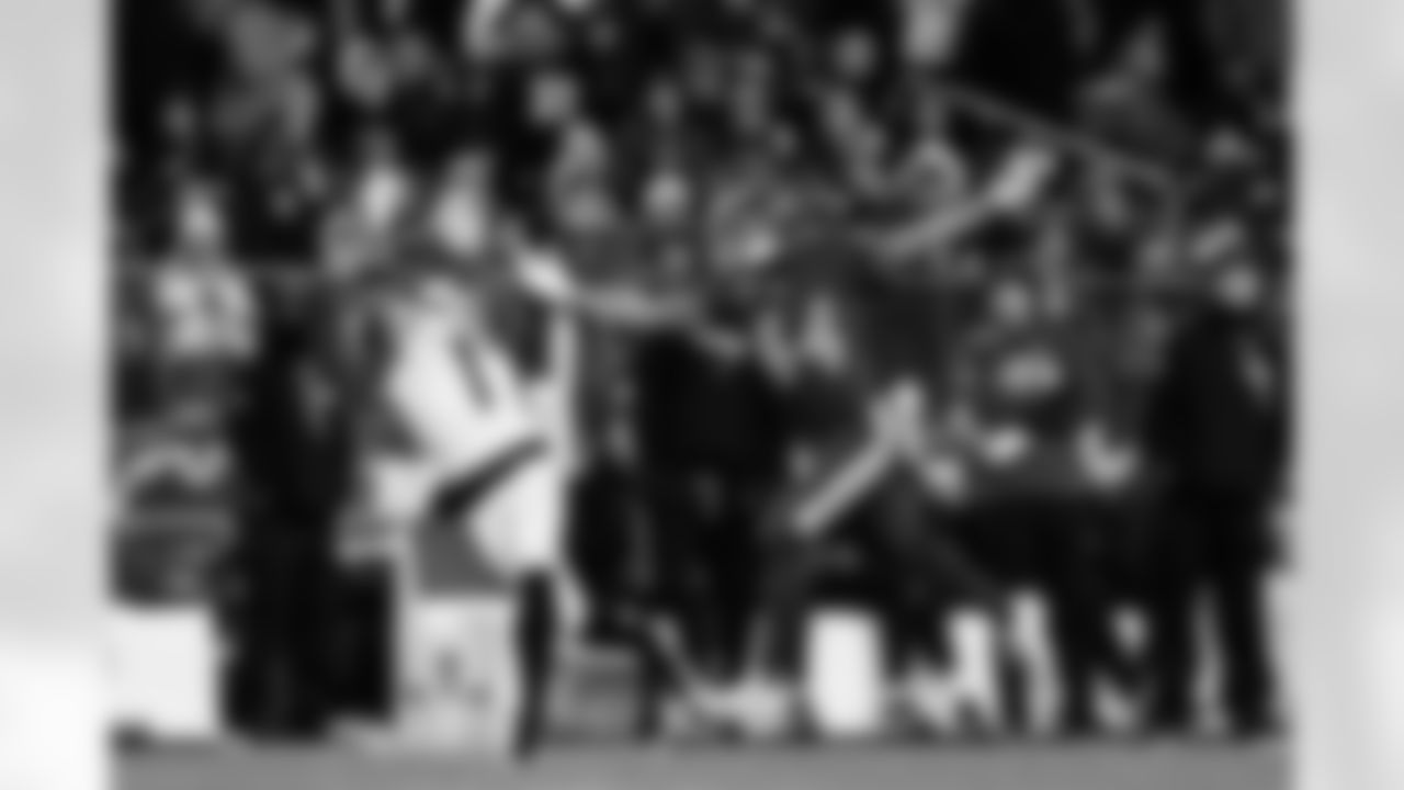 WR Ja'Marr Chase makes a catch during Week 13 against the Baltimore Ravens, Thursday, Nov. 27, 2025.